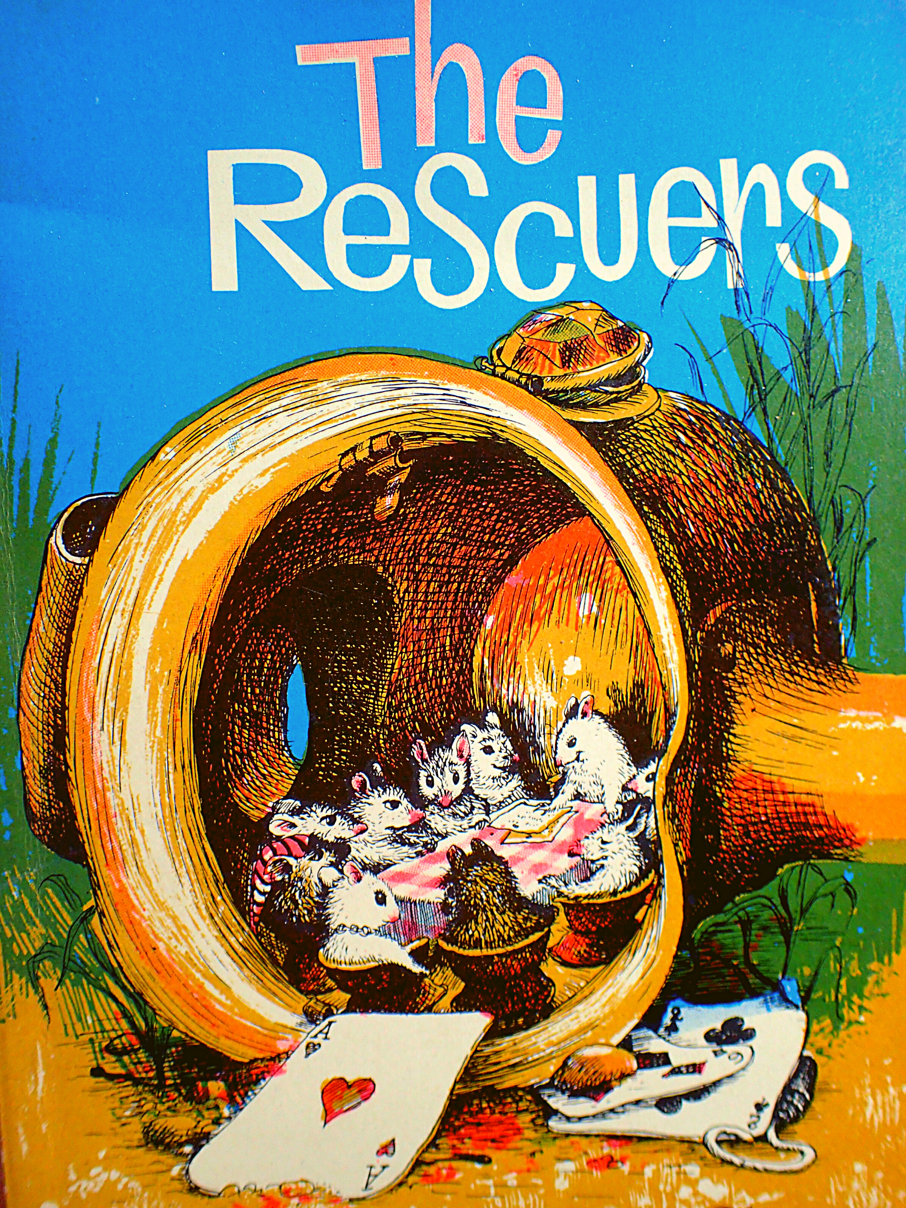The rescuers cute mice reusing repaired items 