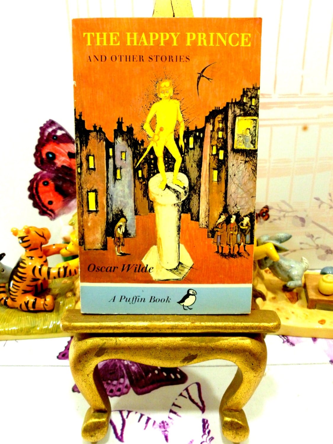 Front cover of The Happy Prince and other Stories Classic Childrens Book Vintage Puffin Book Paperback 1970s showing the golden statue of the prince.