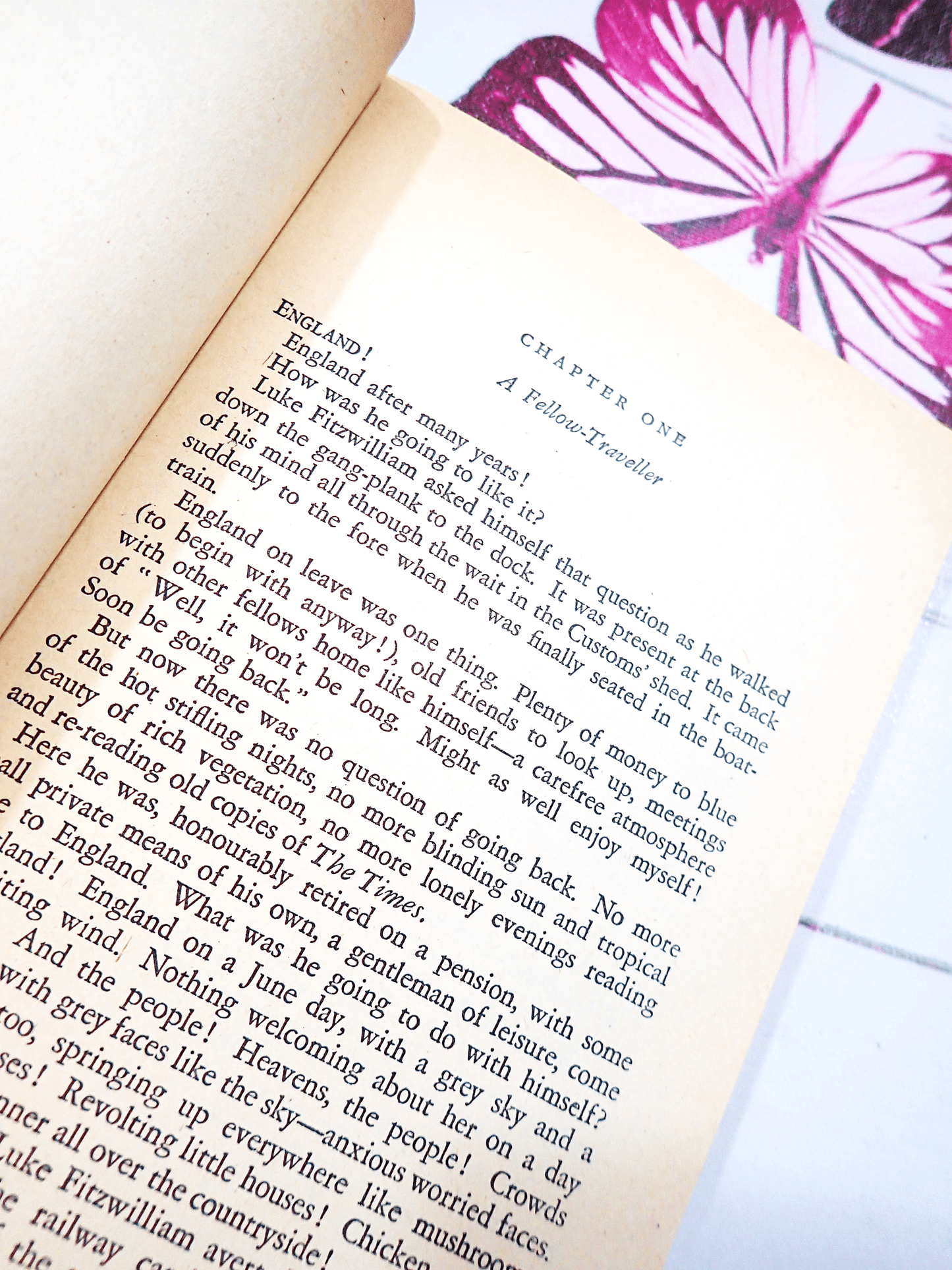 Agatha Christie Murder is Easy page of Vintage Pan Paperback showing Chapter One, A Fellow Traveller. Classic Crime book.