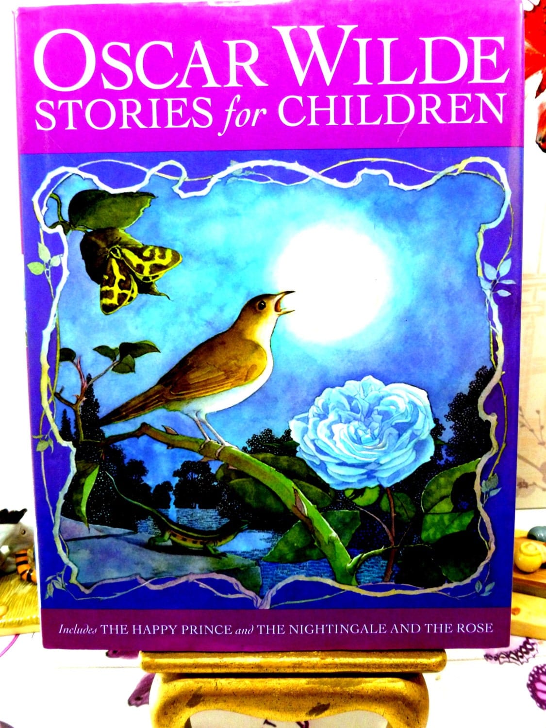 Front cover of Oscar Wilde Fairy Stories for Children inc the Happy Prince Vintage Fairy tale Book showing a nightingale singing against a blue and purple background.