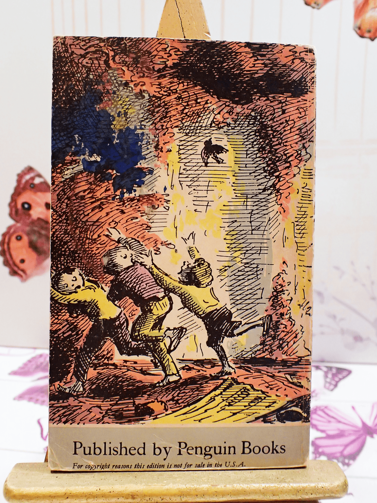 Back cover of Vintage children's classic paperback book Stig of the Dump by Clive King showing children running and a bird above them.