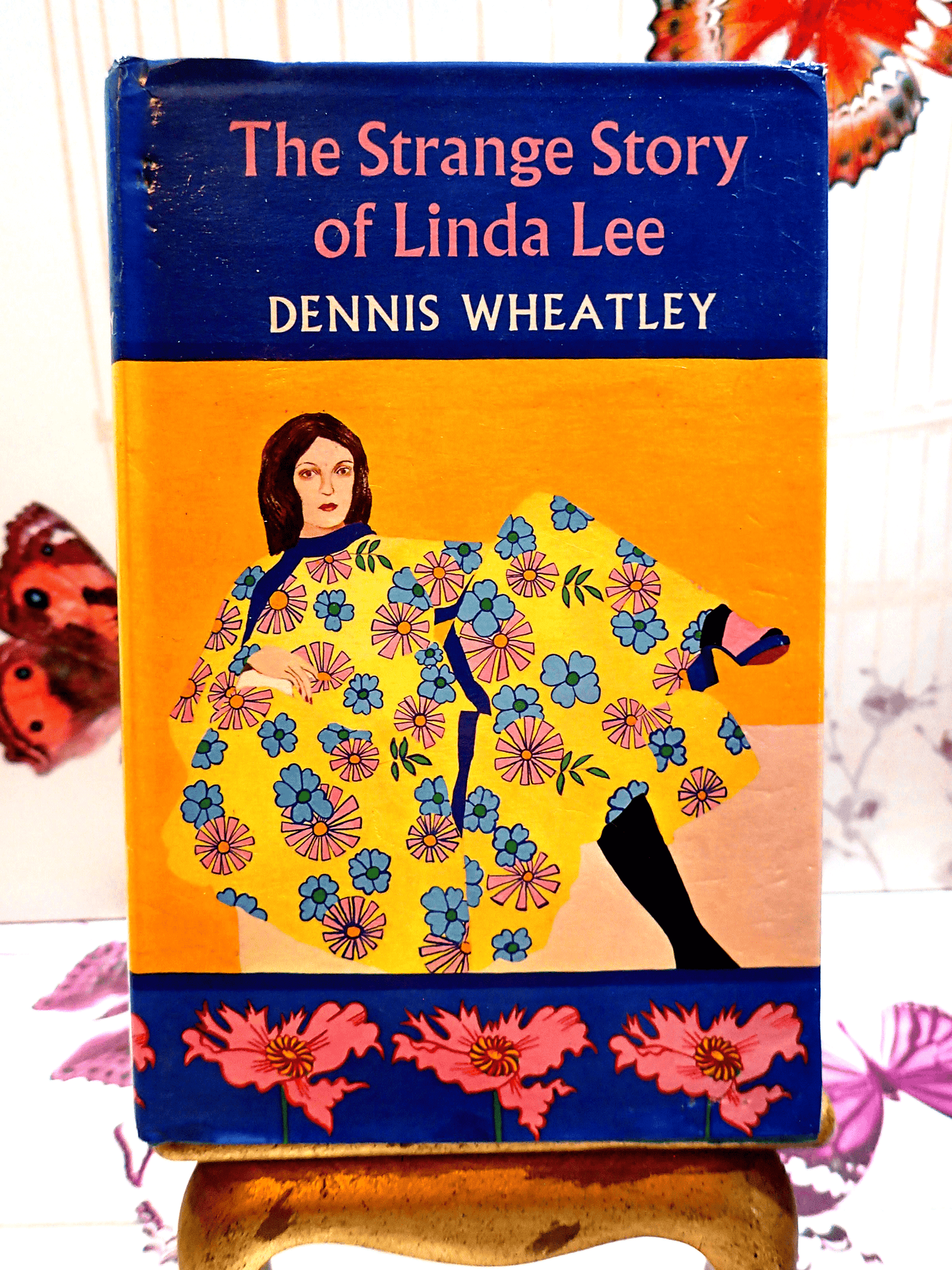 Front Cover of The Strange Story of Linda Lee Dennis Wheatley BCA showing a woman in flowery yellow gown.