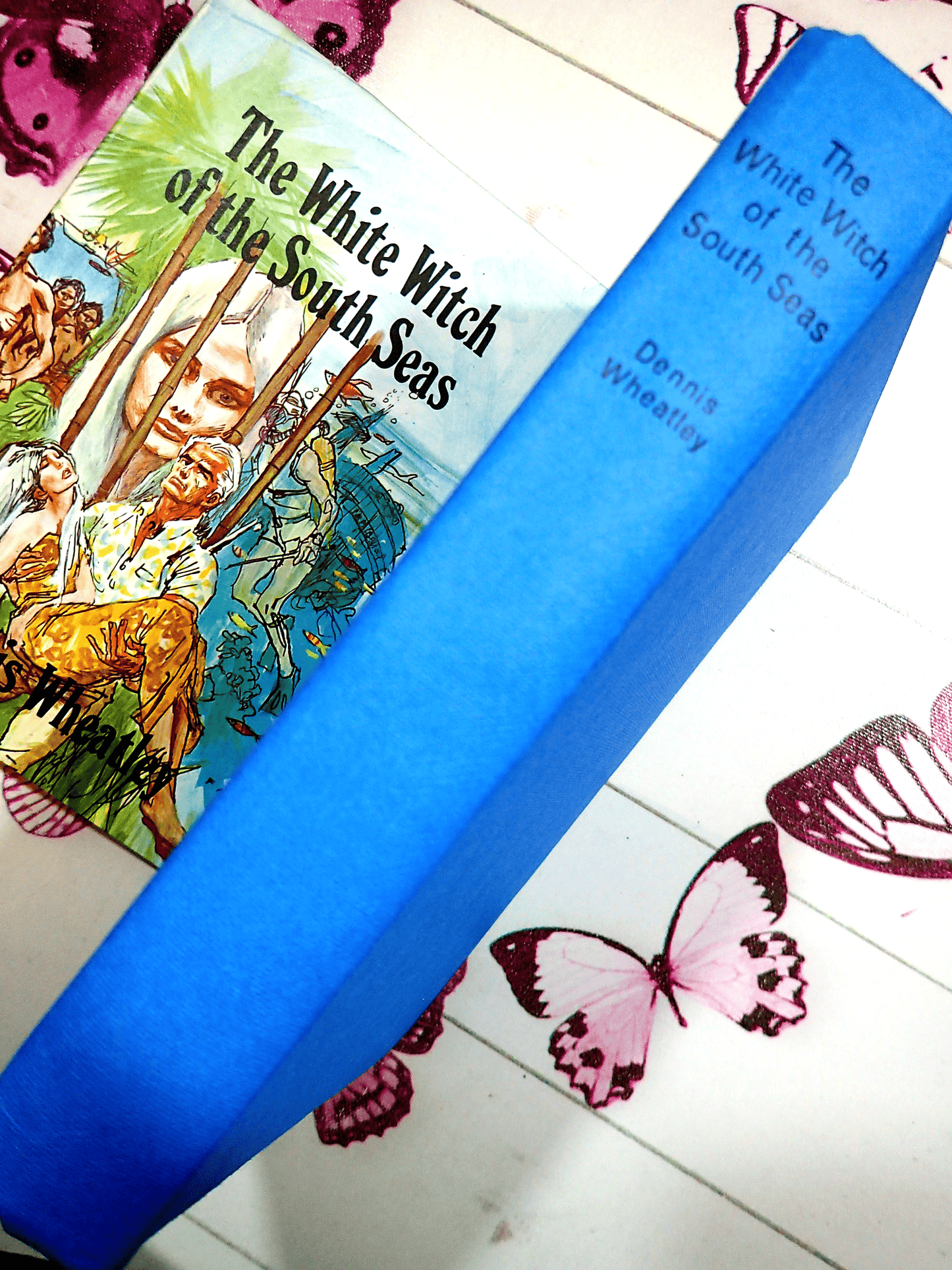 Blue boards of The White Witch of the South Seas Dennis Wheatley showing black titles to the spine.