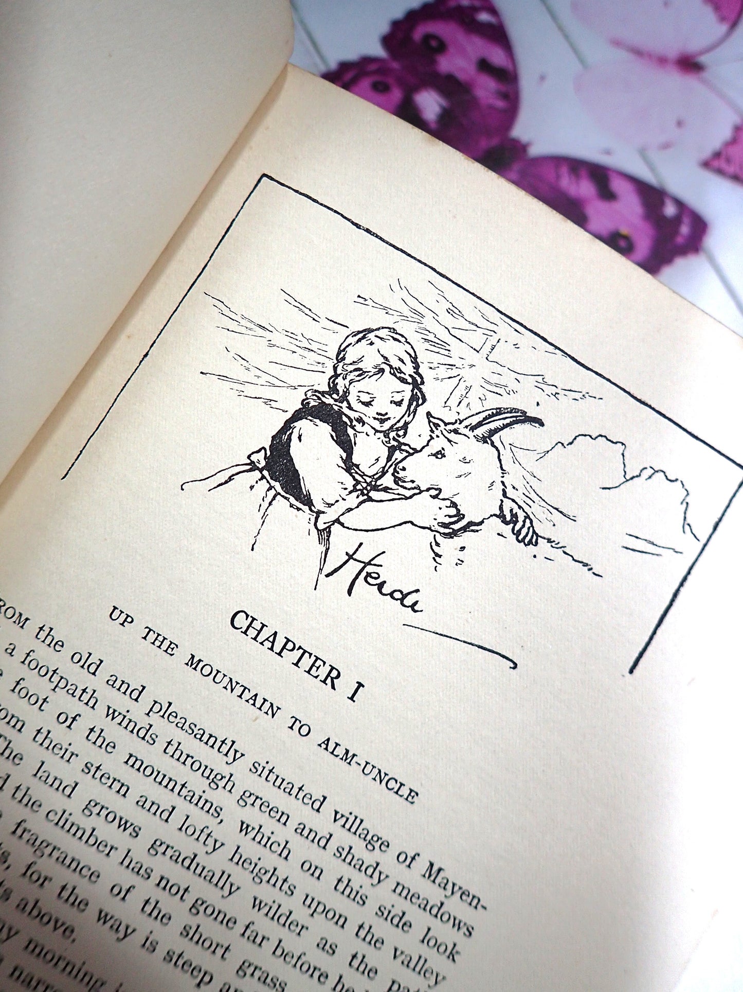 First page of Favourite Classic Book Heidi vintage 1930's illustrated edition.