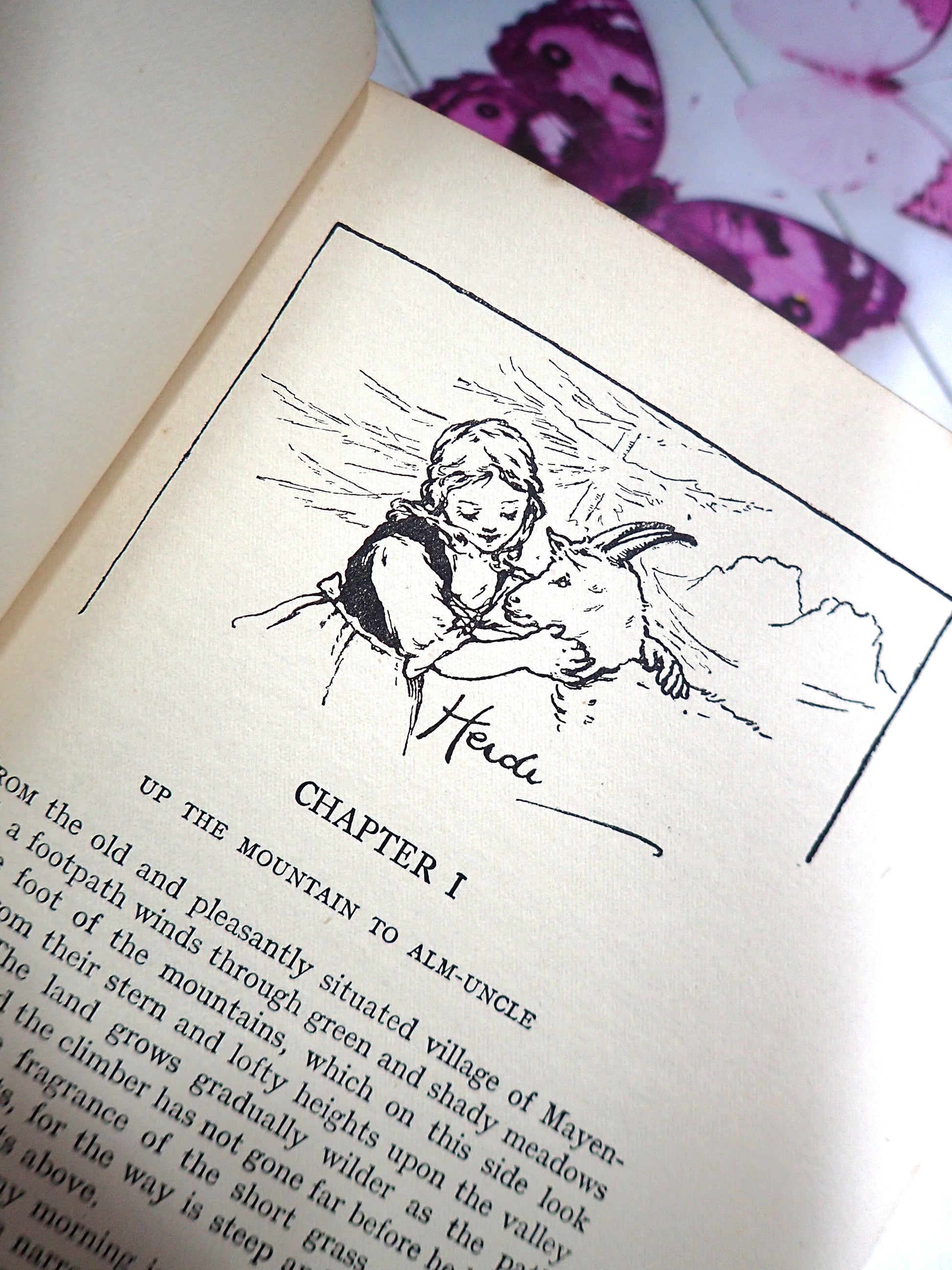 First page of Favourite Classic Book Heidi vintage 1930's illustrated edition.