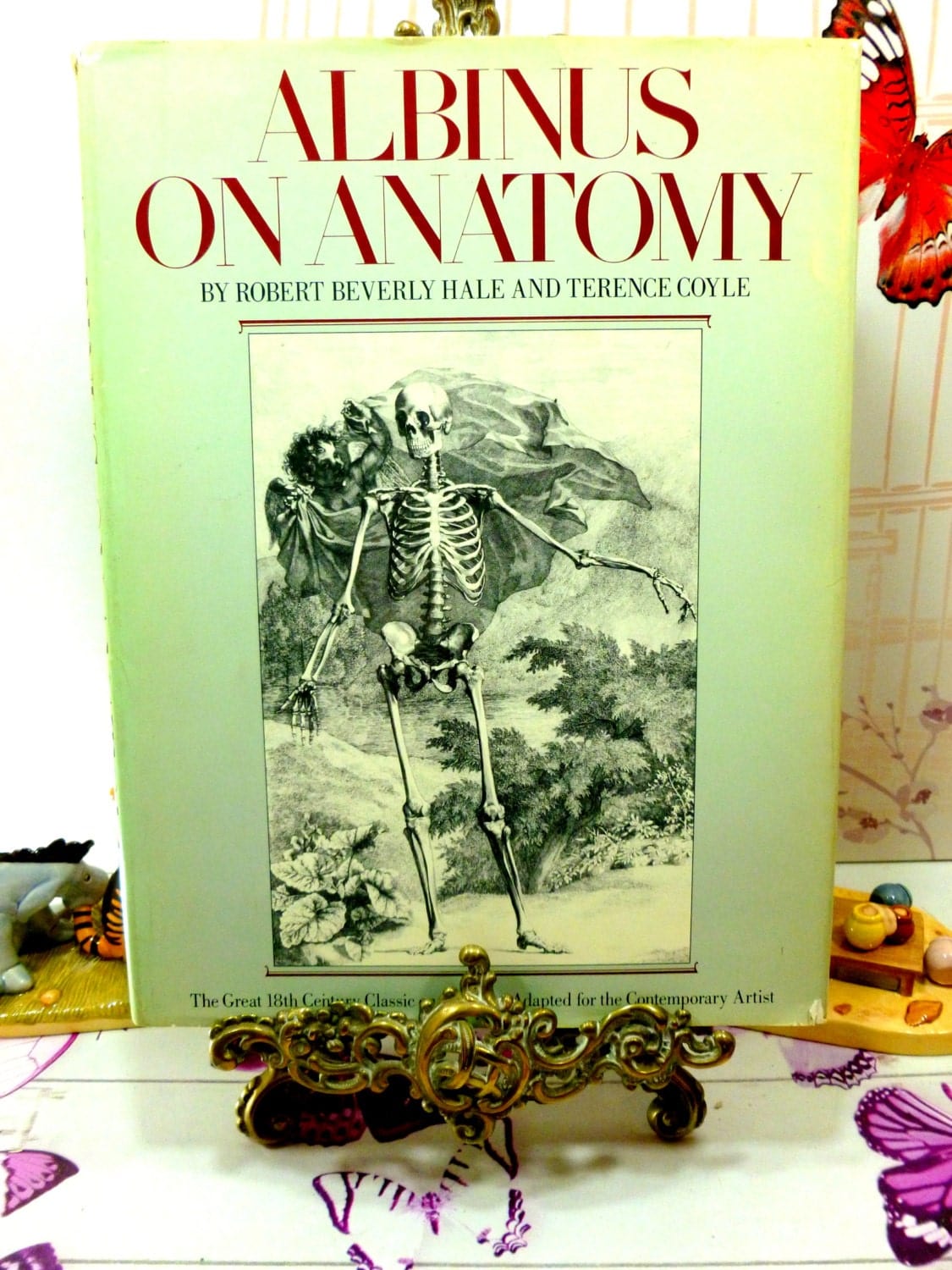 Front Cover of Albinus on Anatomy First Edition 1979 Vintage Book on the human body showing an engraving of a Skeleton. 