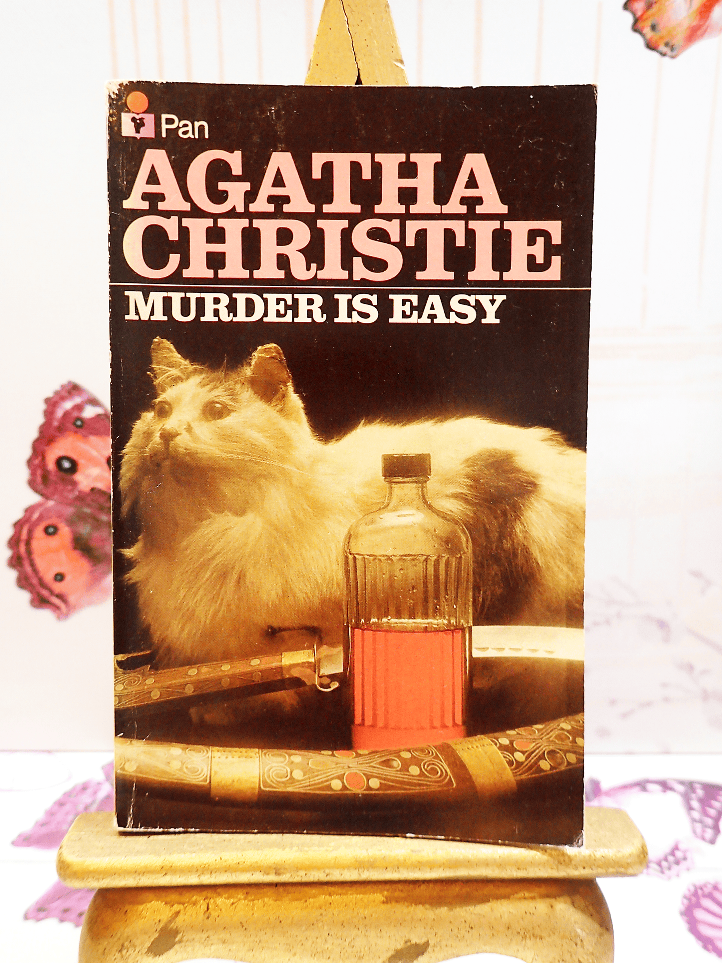 Agatha Christie Murder is Easy cover of Vintage Pan Paperback showing a cat with a poison bottle. Classic Crime book.