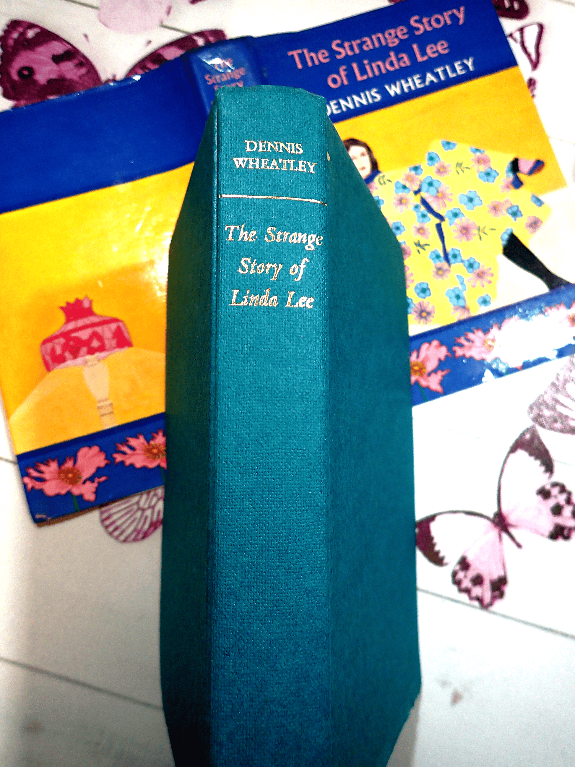 Blue boards of The Strange Story of Linda Lee Dennis Wheatley BCA showing spine with Silver titles. 