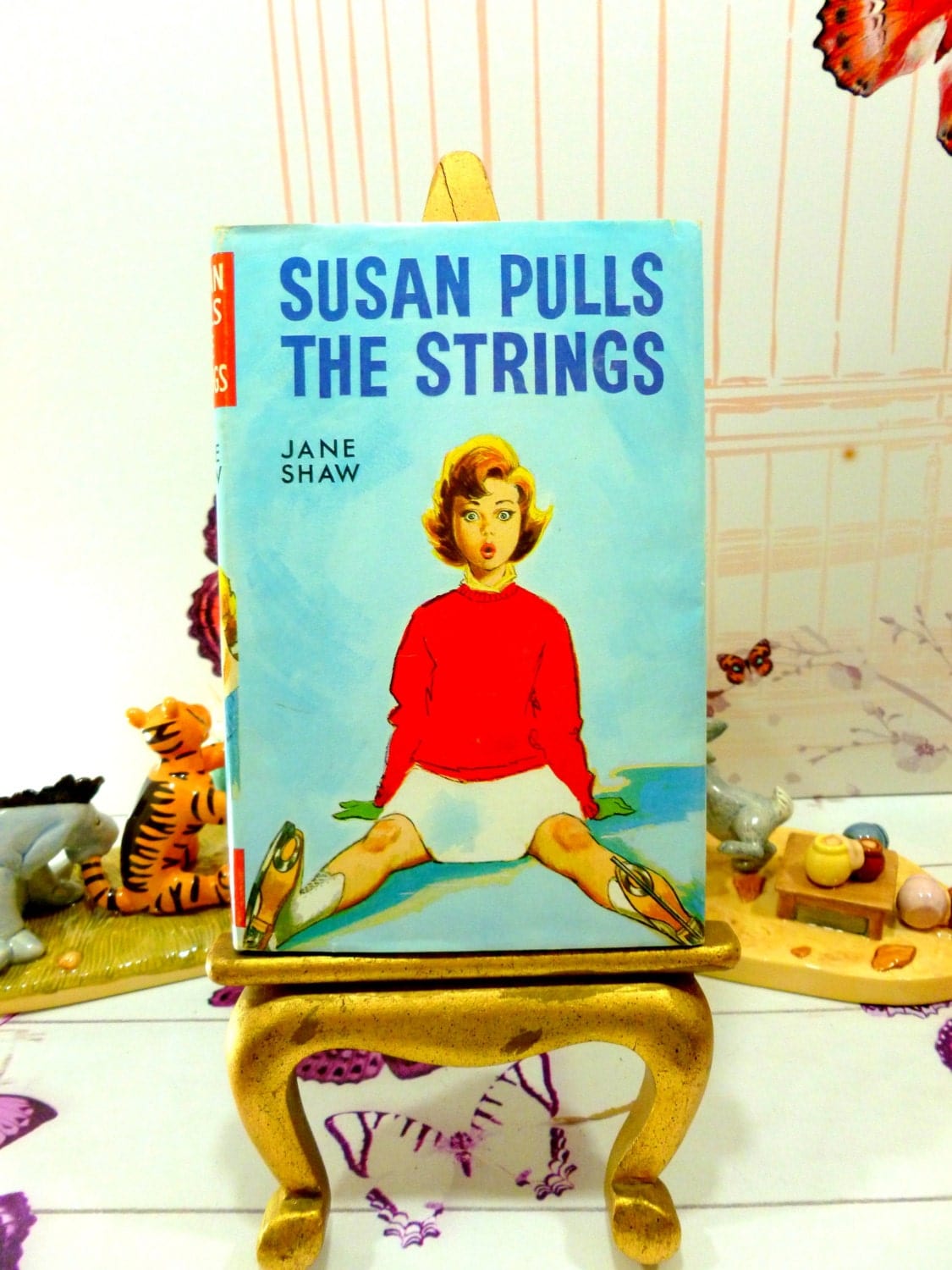 Front cover of Susan Pulls the Strings by Jane Shaw Vintage Hardback book with DW Susan Stories The Childrens Press 1960's.