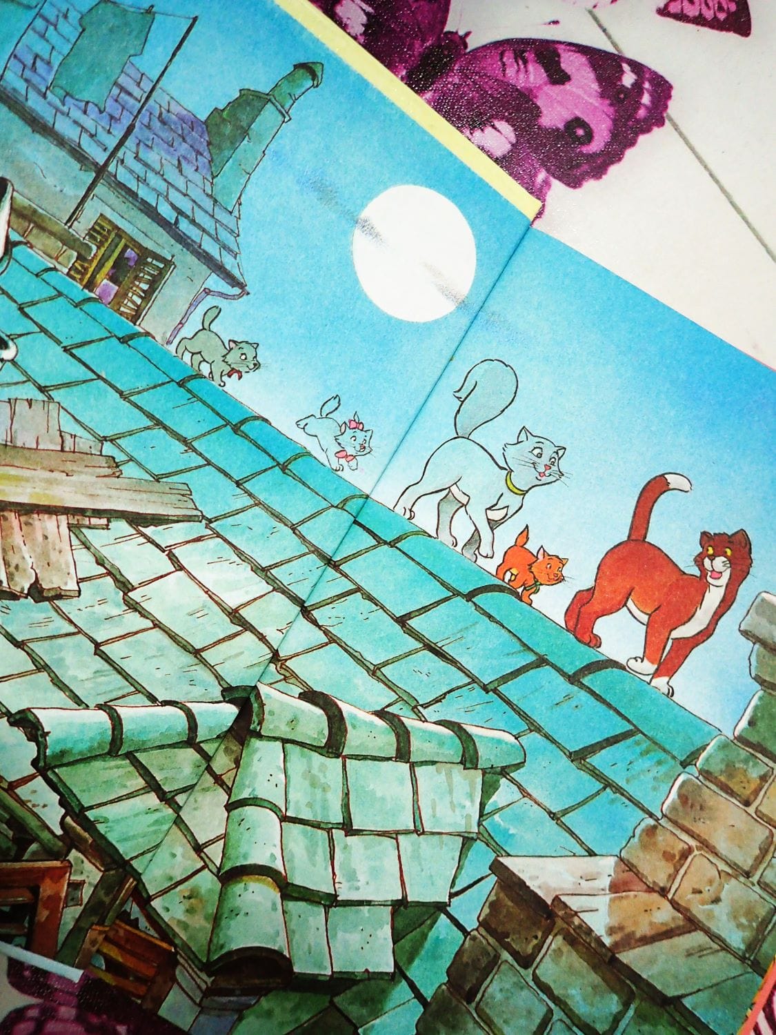 Illustration of the cats in Vintage Children's Book The Aristocats Walt Disney Wonderful World of Reading.