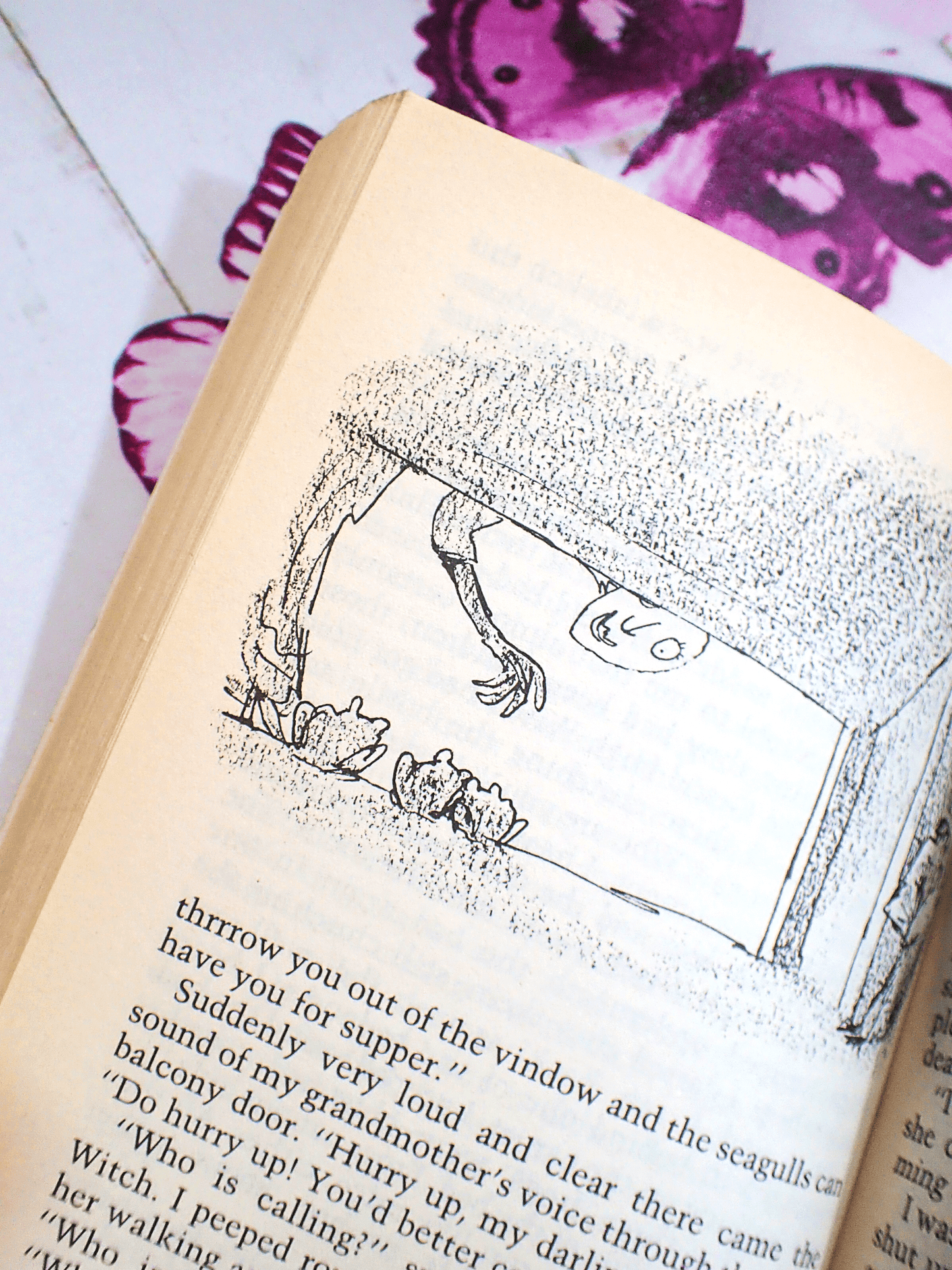 Illustrated page from Vintage Puffin Paperback Roald Dahl 'The Witches' showing  a witch looking at some toads